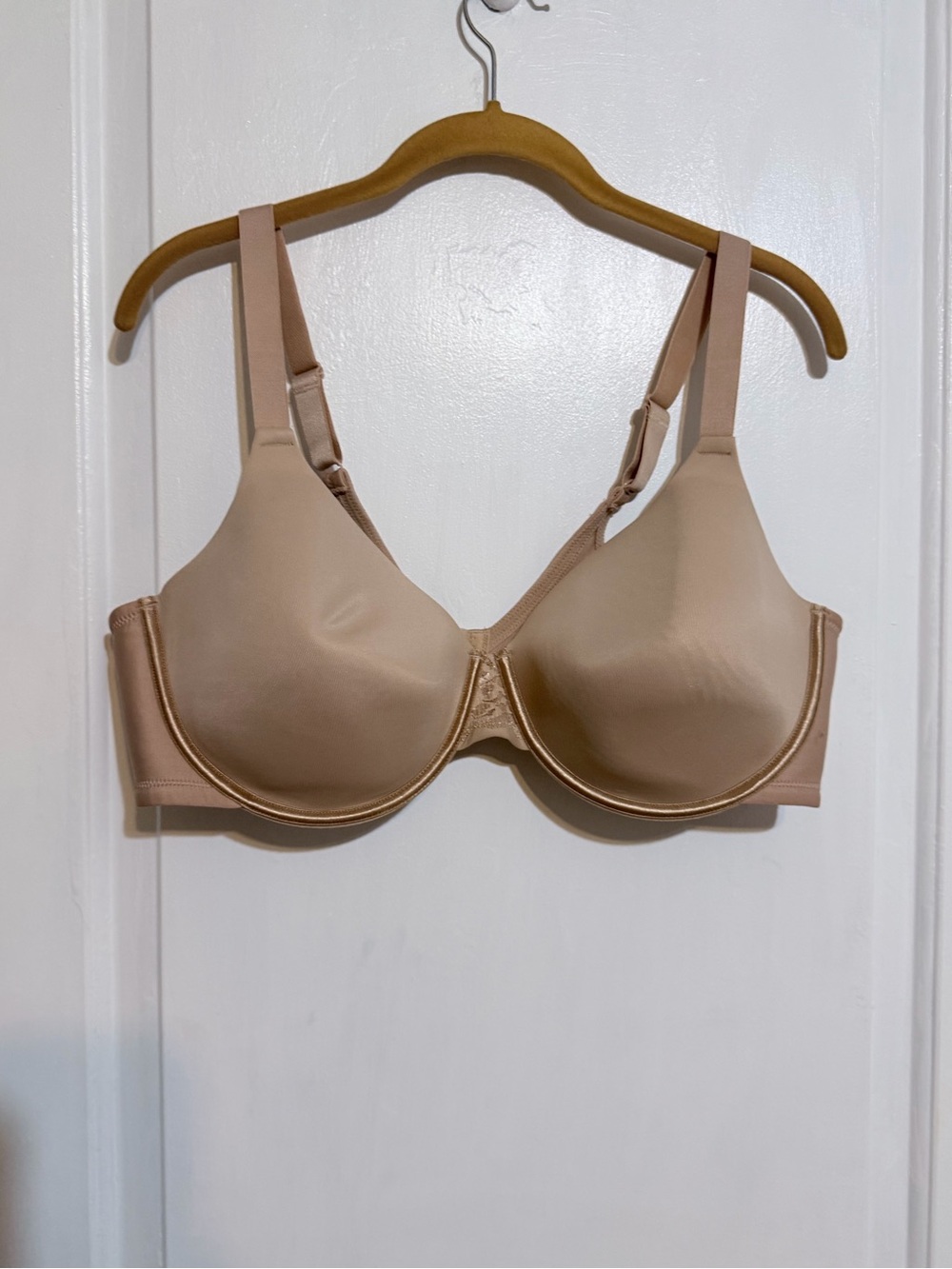 Vanity Fair Smooth Light Nude Underwire Bra 44D
